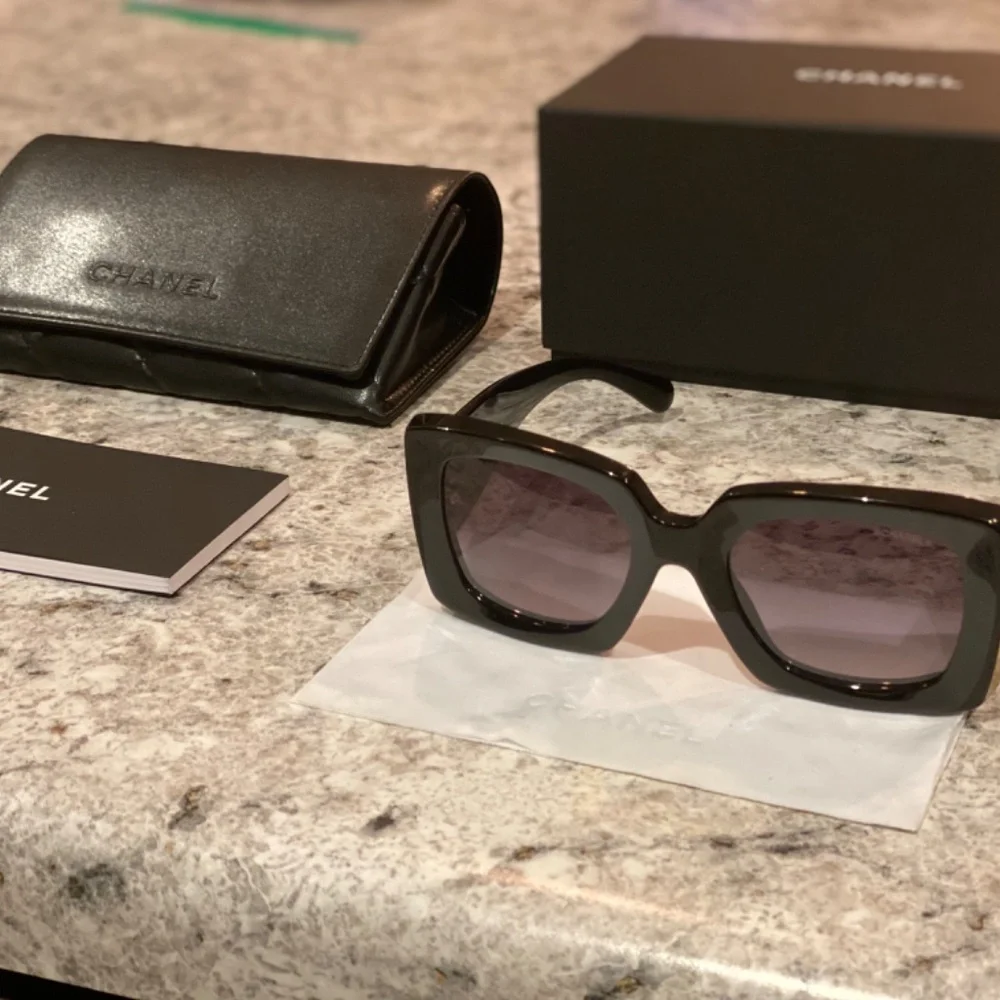 Authentic Chanel CH5435 black gold, grey gradient lens - Picture 2 of 7